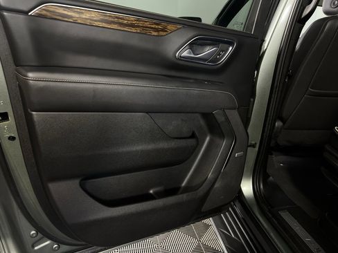 Used 2023 Chevrolet Suburban Premier image 27