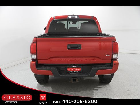 Certified 2018 Toyota Tacoma TRD Off-Road w/ TRD Premium Off Road Package AWD/4WD image 20