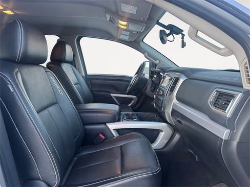 Used 2018 Nissan Titan PRO-4X w/ Pro-4x Convenience Package image 15