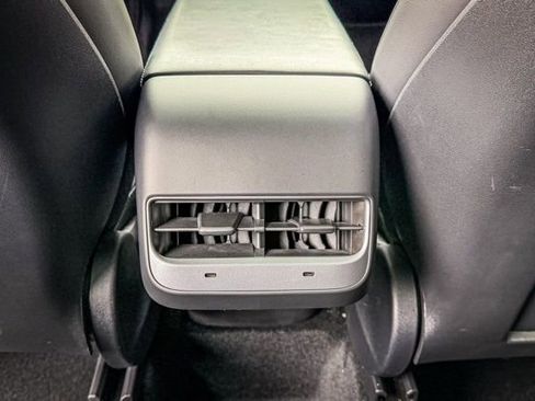 Used 2023 Tesla Model Y Performance image 41