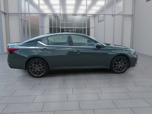 Certified 2025 Nissan Altima 2.5 SR w/ SR Premium Package AWD/4WD image 9