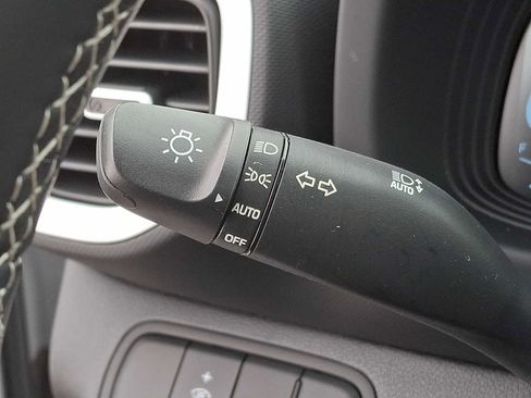 Used 2023 Hyundai Venue Limited image 24