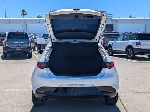 Used 2019 MAZDA MAZDA3 w/Preferred Pkg image 6