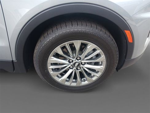 Used 2024 Cadillac XT4 Premium Luxury image 16