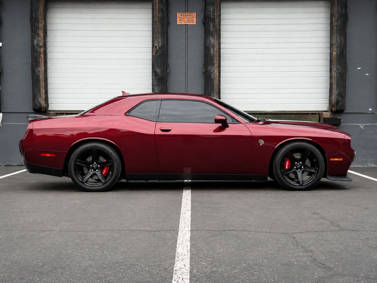 Used 2022 Dodge Challenger SRT Hellcat RWD image 2