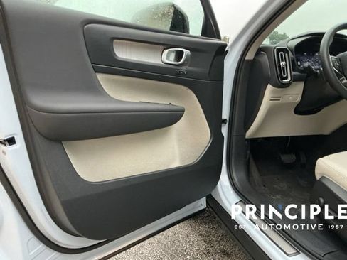Certified 2026 Volvo XC40 B5 Plus AWD/4WD image 25