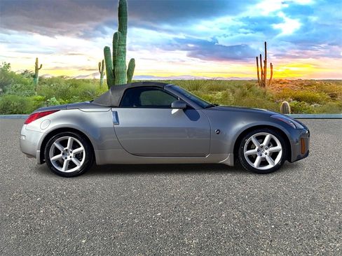 Used 2004 Nissan 350Z Touring image 3