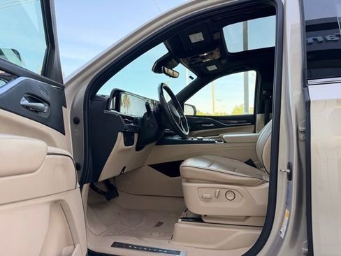 Used 2021 Cadillac Escalade Premium Luxury w/ LPO, Illumination Package image 5