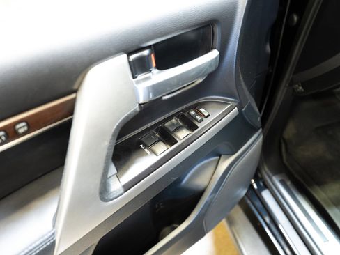 Used 2019 Toyota Land Cruiser image 60