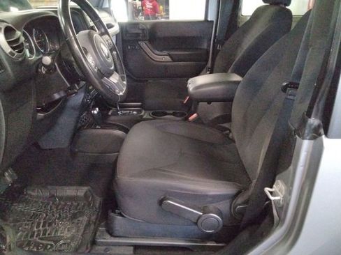 Used 2018 Jeep Wrangler Sport image 9