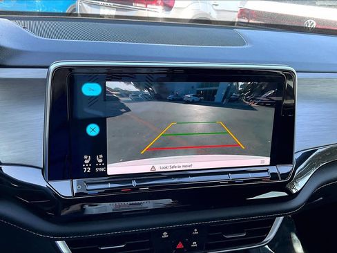 Certified 2025 Volkswagen Atlas Cross Sport SE image 27