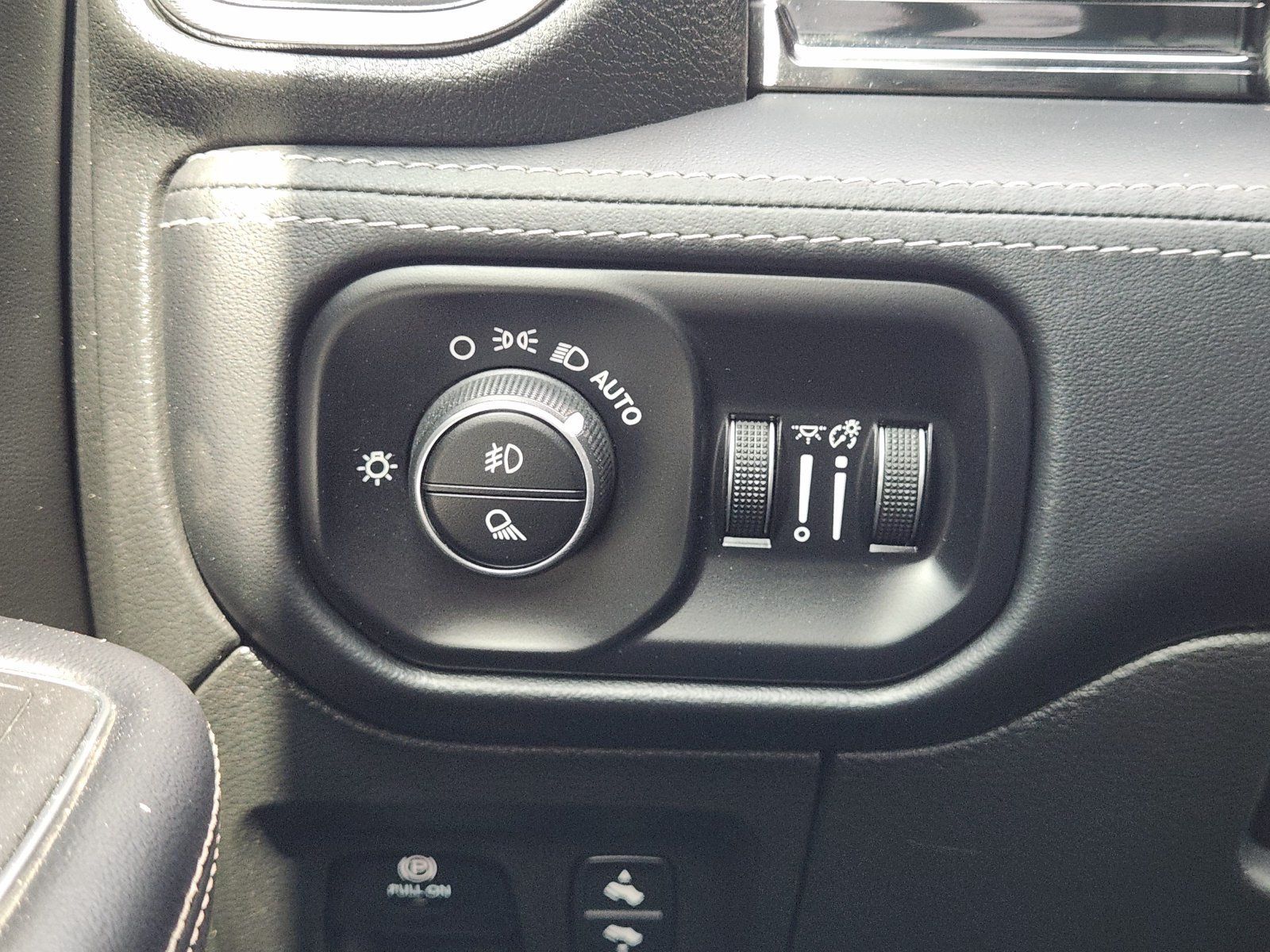Used 2024 RAM 1500 Limited AWD/4WD image 22
