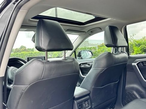 Used 2022 Toyota RAV4 XLE Premium FWD image 11
