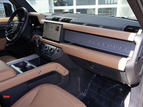 Used 2025 Land Rover Defender 130 X AWD/4WD image 34