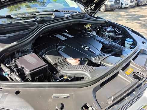 Used 2019 Mercedes-Benz GLE 400 4MATIC image 13