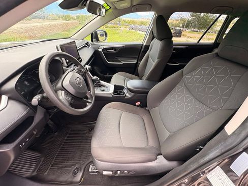 Used 2025 Toyota RAV4 XLE AWD/4WD image 11