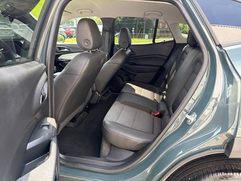 Used 2025 Chevrolet Trax LT FWD image 15