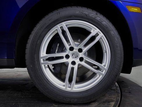 Certified 2025 Porsche Macan image 23