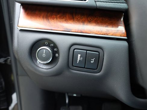 Used 2019 Lincoln MKT AWD image 19