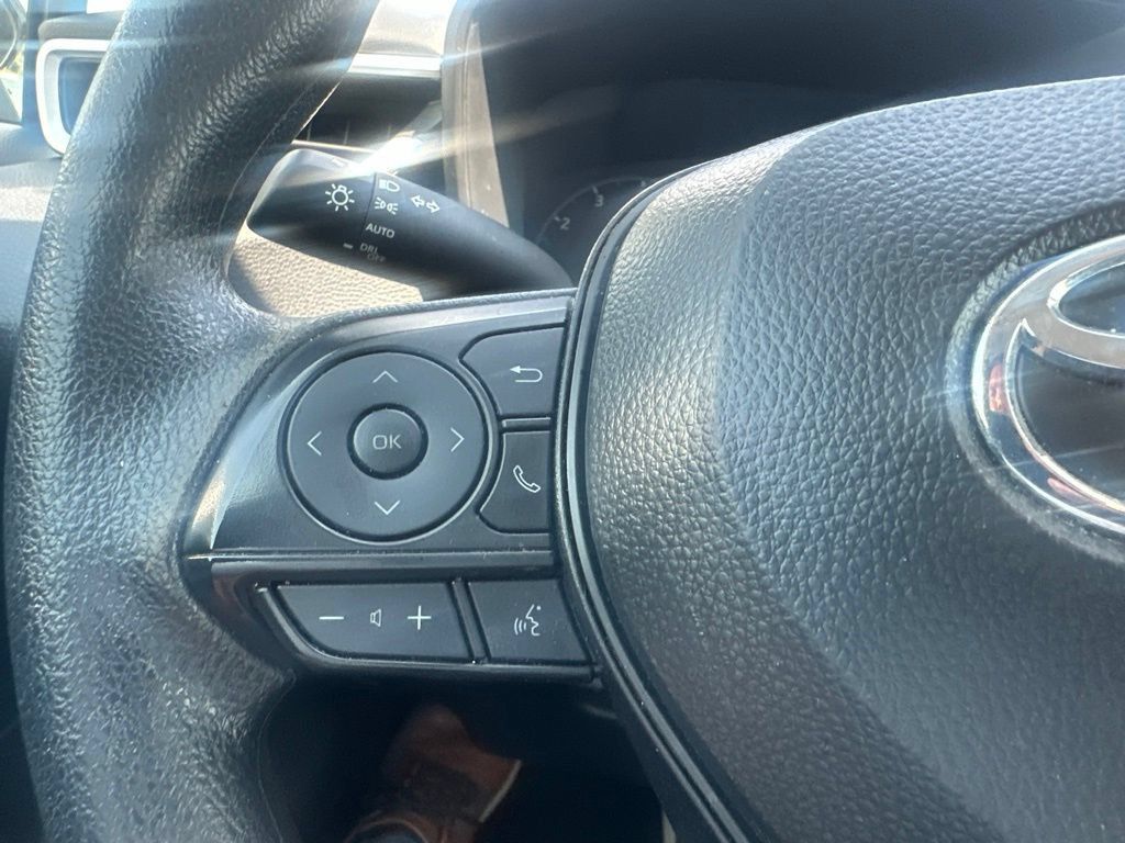 Used 2025 Toyota Corolla LE FWD image 33