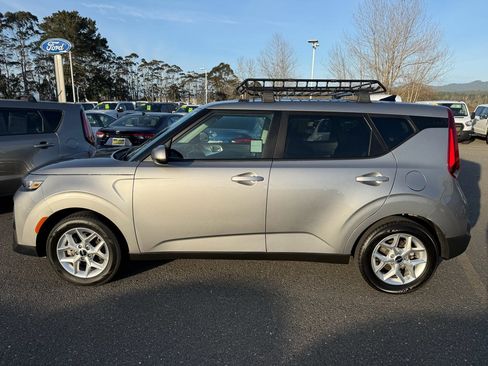 Used 2022 Kia Soul LX w/ Technology Package image 2