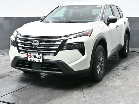 Used 2024 Nissan Rogue S image 8