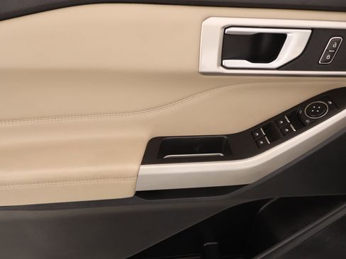 Used 2024 Ford Explorer XLT w/ Equipment Group 202A image 16