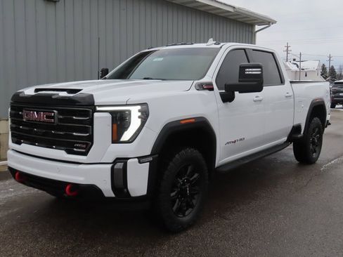Used 2024 GMC Sierra 2500 AT4 w/ AT4 Preferred Package image 6