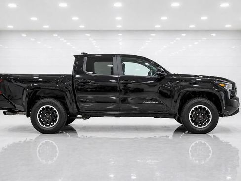 Used 2025 Toyota Tacoma TRD Off-Road AWD/4WD image 6