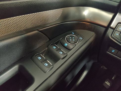 Used 2018 Ford Explorer XLT w/ Equipment Group 202A FWD image 27
