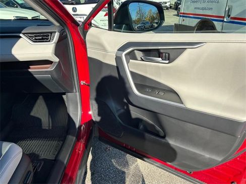 Used 2025 Toyota RAV4 Limited image 29