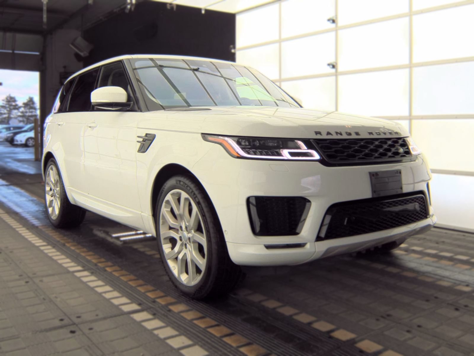 Used 2019 Land Rover Range Rover Sport Supercharged AWD/4WD image 2