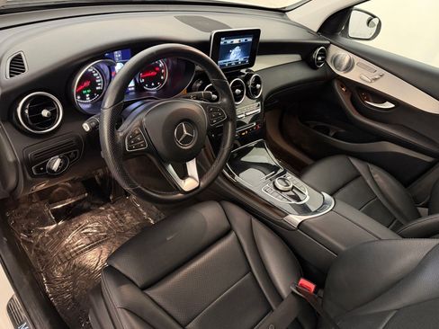 Used 2019 Mercedes-Benz GLC 300 4MATIC image 4