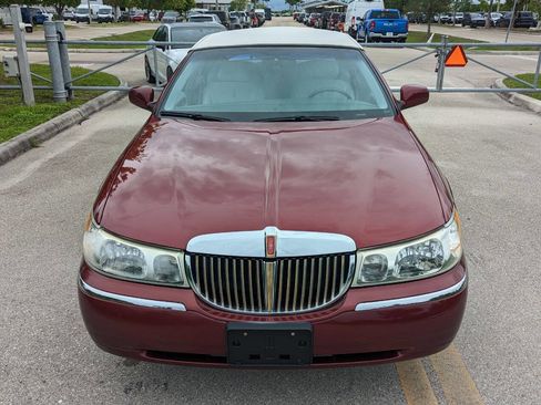 Used 1998 Lincoln Town Car Executive image 9