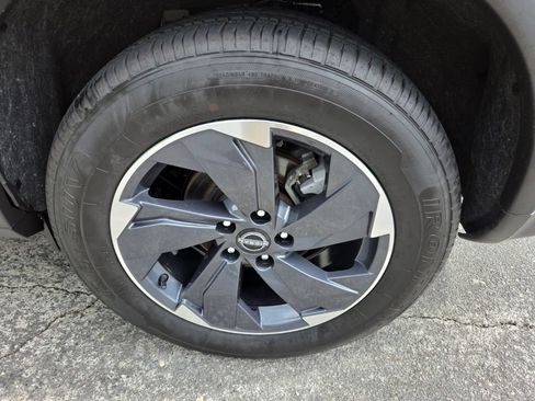 Certified 2024 Nissan Rogue SV FWD image 13