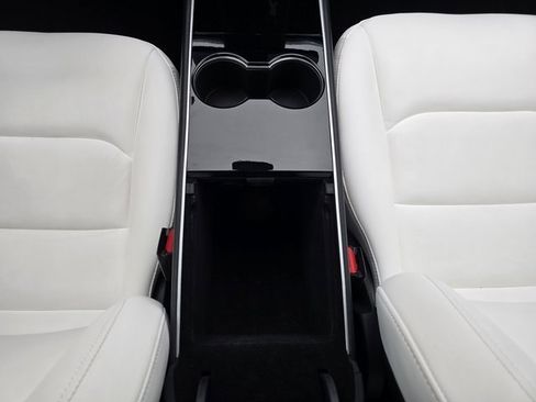 Used 2020 Tesla Model 3 Standard Range Plus image 30