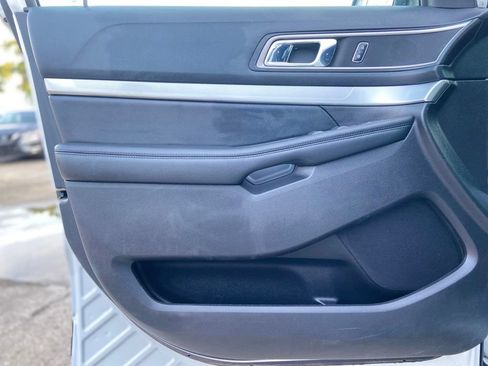 Used 2016 Ford Explorer XLT w/ Equipment Group 202A FWD image 13