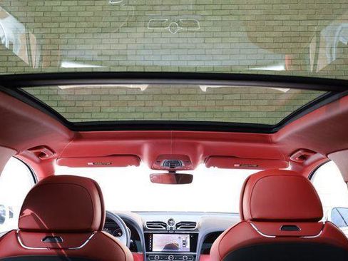 Used 2023 Bentley Bentayga Extended Wheelbase image 13