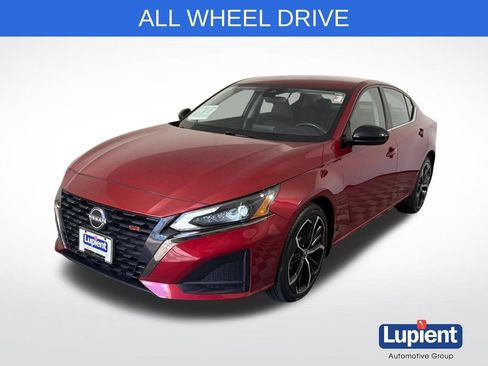 Used 2024 Nissan Altima 2.5 SR AWD/4WD image 11