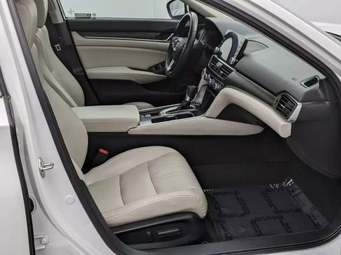 Used 2018 Honda Accord EX image 16