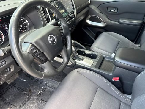 Used 2025 Nissan Frontier SV w/ SV Convenience Package image 11