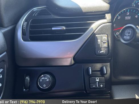 Used 2017 Chevrolet Suburban LS w/ Enhanced Driver Alert Package RWD image 24