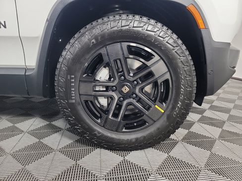 Used 2024 Rivian R1S Adventure AWD/4WD image 11