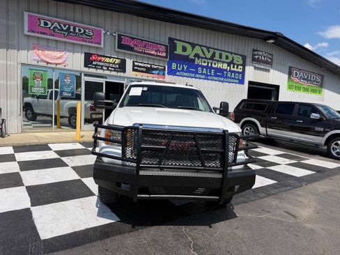 Used 2008 GMC Sierra 3500 SLT w/ Convenience Package AWD/4WD image 3