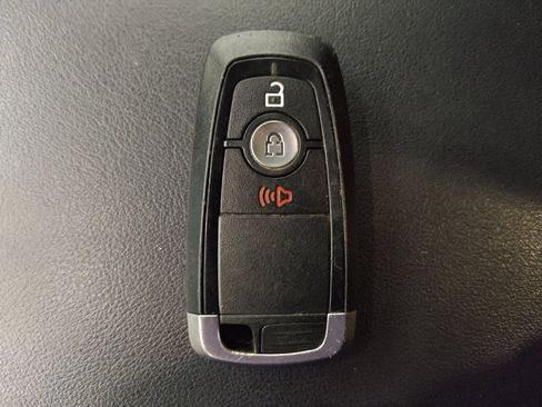 Used 2018 Ford Edge SE FWD image 32
