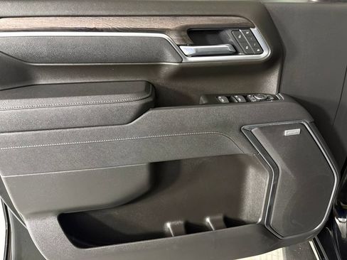 Used 2025 Chevrolet Silverado 2500 LTZ w/ LTZ Premium Package AWD/4WD image 17