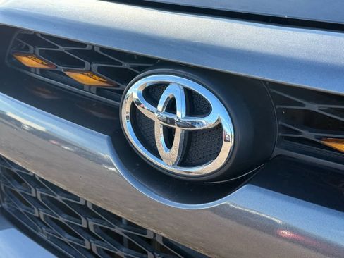 Used 2016 Toyota 4Runner SR5 image 7