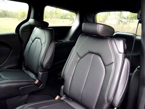 New 2026 Chrysler Pacifica Select image 28