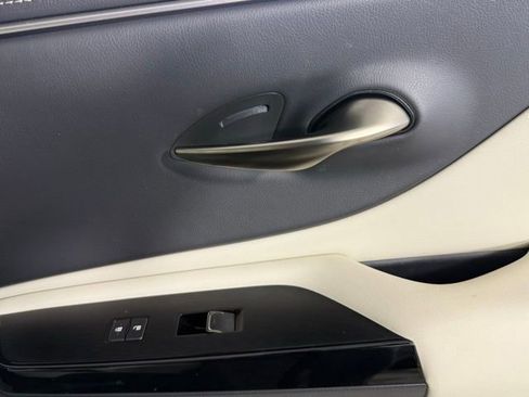 Used 2025 Lexus ES 300h w/ Premium Package image 38