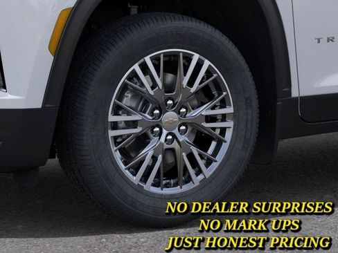 New 2026 Chevrolet Traverse LT w/ LPO, Floor Liner Package FWD image 9